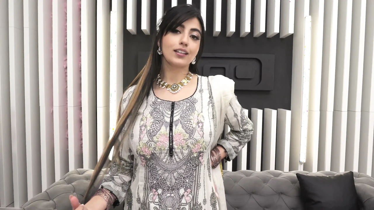 Cheating Muslim Wife Fucks Hard and Gives a Rimjob