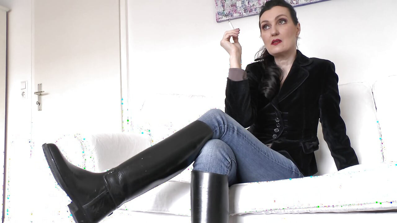 Jadilah asbak dan ludahku, nyonya dengan sepatu bot berkuda karet, lady victoria valente