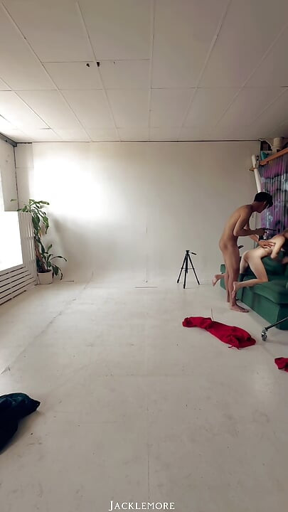 Bts Dolly Love, séance photo, suce et baise brutalement dans le studio