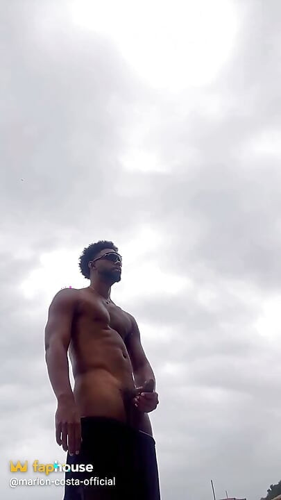 samudr tat par nagn hastamaithun karna
