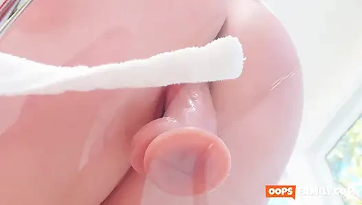 Милфа с огромными сиськами Спенсер Скотт жаждет грубого, удовлетворяющего секса. Ее супер горячее порно оставит тебя!