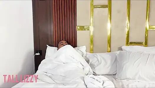 Suamiku bawain memeknya untuk dibumbui di ranjang kami