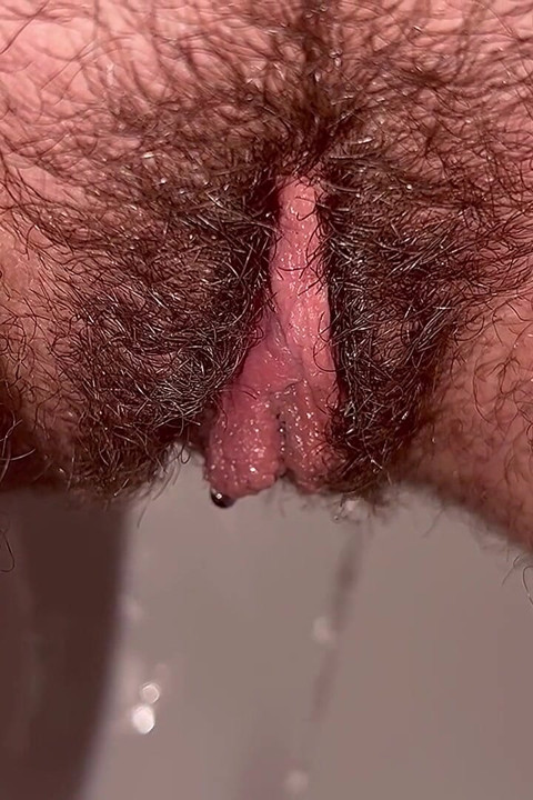 Teen Pees Beautifully