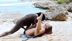 BLACKED - blonda delicioasă Mary își seduce instructorul de scufundări