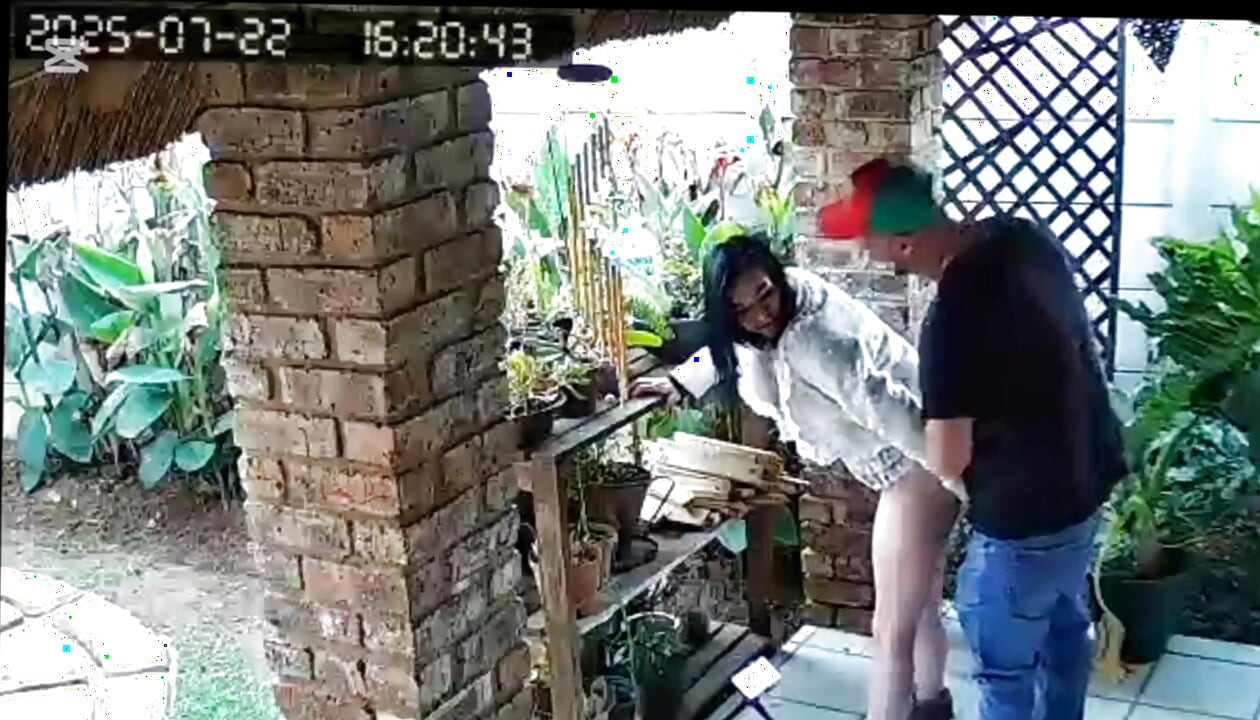 Jefe cornudo quería que me follara a su esposa mientras se masturba