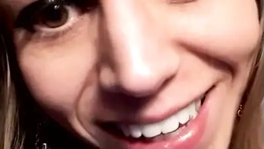 Tara steele sesi webcam pertama