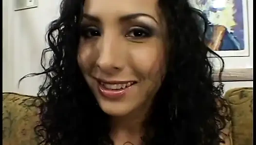 Шлюшка-латина с огромной задницей получает гигантский член в ее очко и камшот на ее сиськи