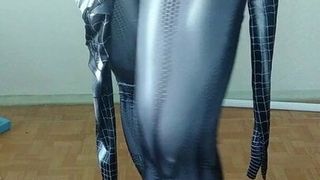 Spidergirl verkleedt zich