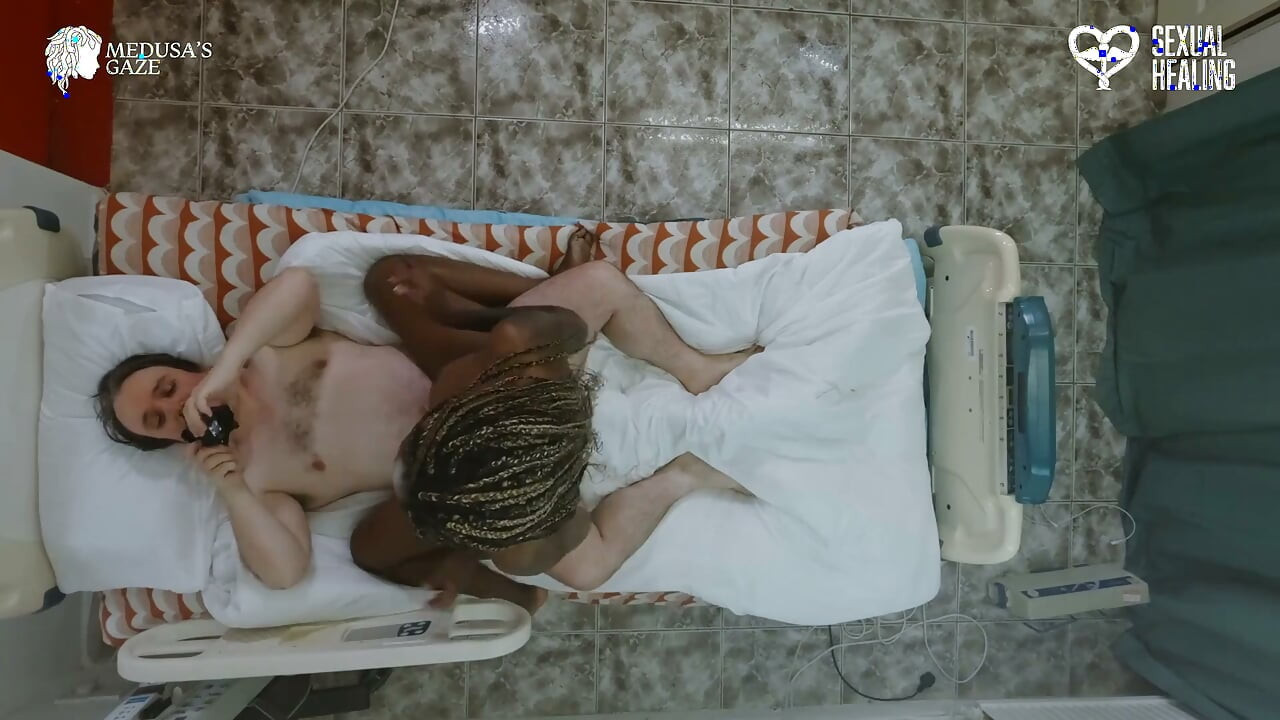 Azgın Zenci Amigo Kız Mastürbasyon Sorunu Için Doktoru Ziyaret Ediyor Irklararası Zenci Xeinna Rose