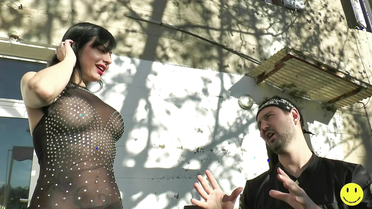 Brunetka s velkými prsy ošukaná do zadku během castingu