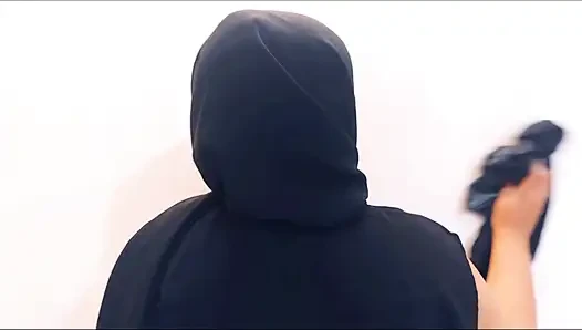 Arap hizmetçi kız patronun 20 yaşındaki üvey oğluyla kişisel ilişki