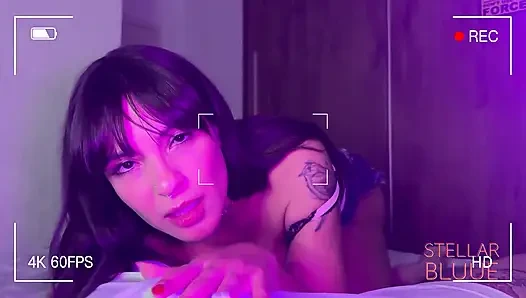 Büyük memeli yaramaz esmer bana mükemmel bir ıslak sakso çekti ve tüm dölümü yuttu