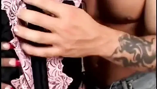 Zenci sert beyaz yarakları boğazına alıyor