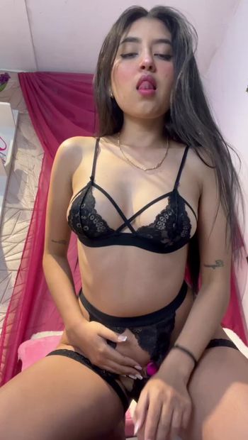 👑 Hey, my gorgeous!  Welcome to my show. Today is going to be unforgettable. Plus, I have exclusive