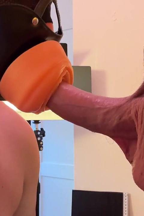 絶頂チャレンジ - ストレートな男がジムをスキップし、グローリーホールで深くファックする