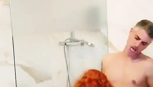 Страстный секс в ванной, итальянская и латиноамериканская