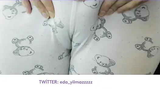 CAMELTOE- SWOLLEN PUSSY- MASTURBATE WITH PAJAMAS