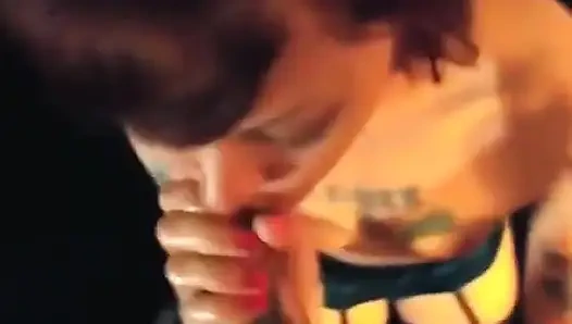 Dövmeli gıdıklıyor mike'ın gırtlağına kadar alıyor