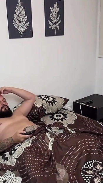 Zadivljujući trenutak iz "Izlazim iz tuša napaljen i želim da me jedan od mojih prijatelja pojebe i oduzme mi želju-"