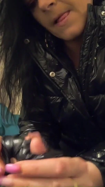 Spännande ögonblick från "MilfyCalla PREVIEW- Min vän kommer 3 gånger på min nya svarta glänsande Puffy DownJacket!-174"