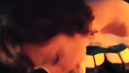 Dövmeli gıdıklıyor mike'ın gırtlağına kadar alıyor