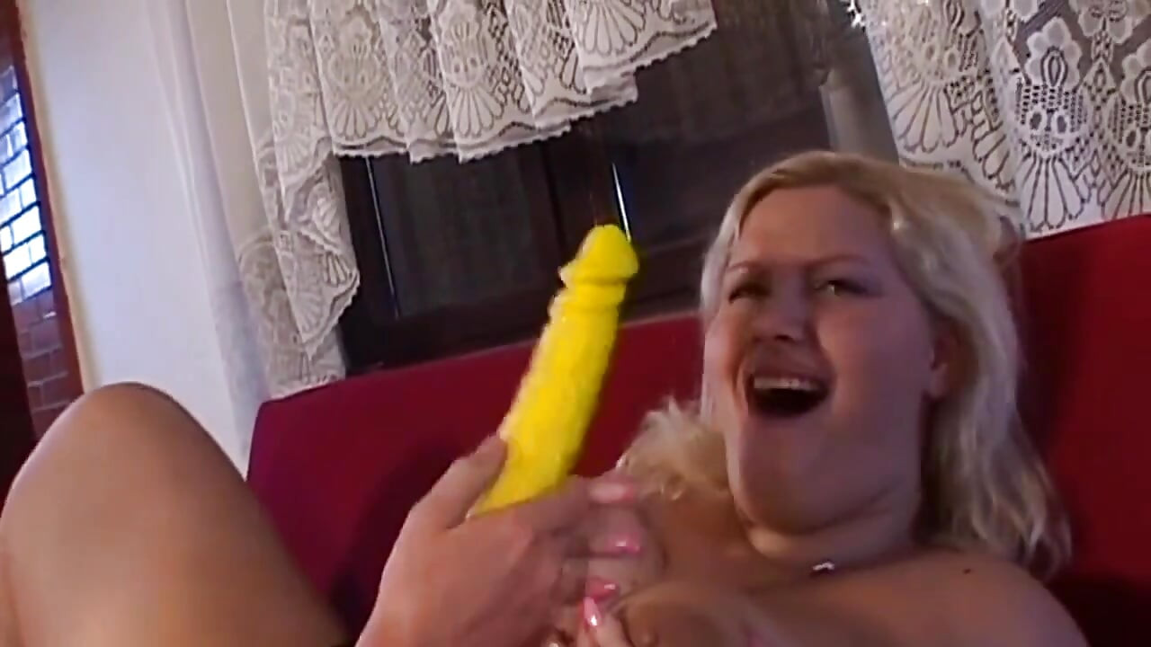Curvy Blonde MILF Sucks Older Man While Toyed Deep