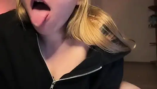 Jucielussie ile sıkı amcığı parmaklıyor