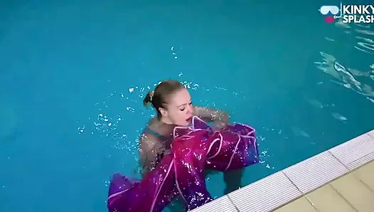 Berenang & main di pvc mac, lateks dan sepatu hak tinggi