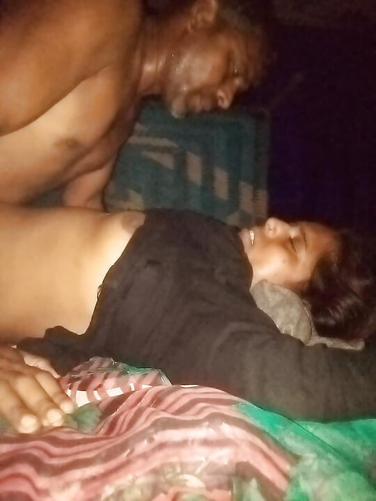 Desi bhabhi ki hard chudai chut se pani nikal diya