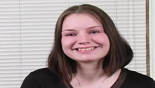 Çaresiz amatörler Tatiana Kush ilk kez filme yarak emiyor