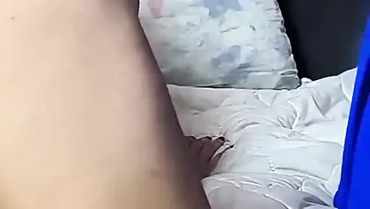 Arap lezbiyen genç kız ateşli orta yaşlı seksi kadın tarafından sikiliyor