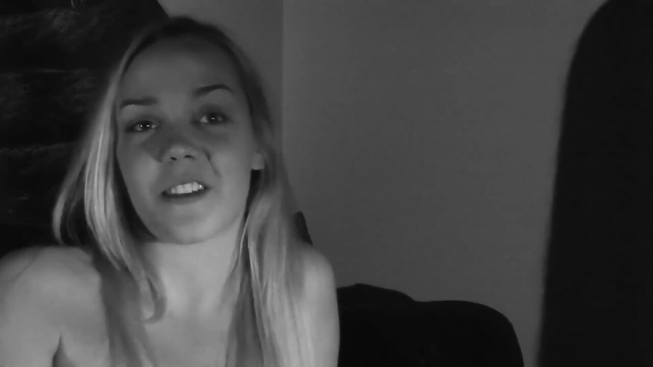 金髮美女控制高潮