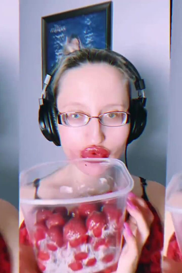 Asmr Strawberry Eating - Asmr, Eye Glasses, Gianess, Lipstick, Big Lips, Mough, Food, Face Fetish, Long Nails