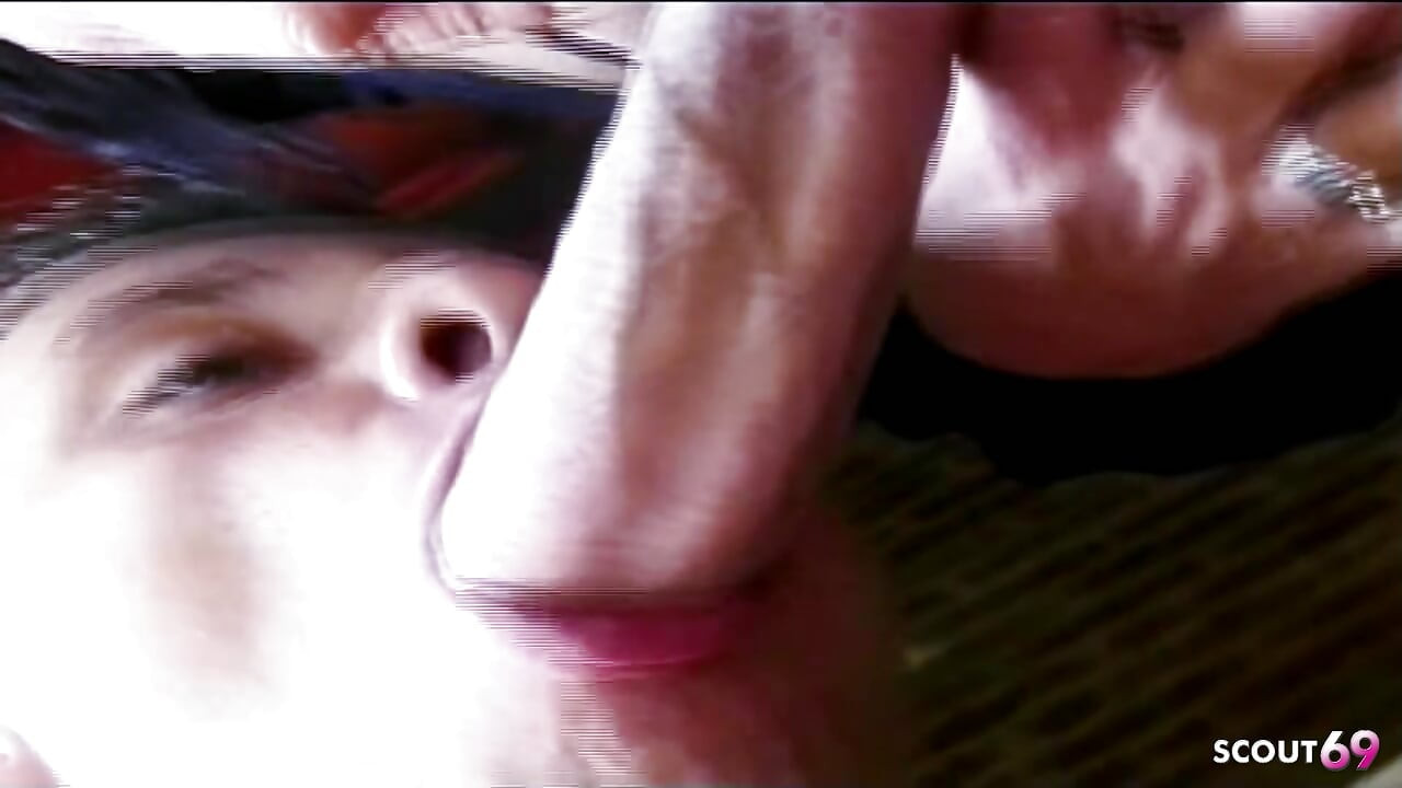 Pantat bahenol waria ini dientot habis-habisan sama kontol besar pria ini untuk pertama kalinya