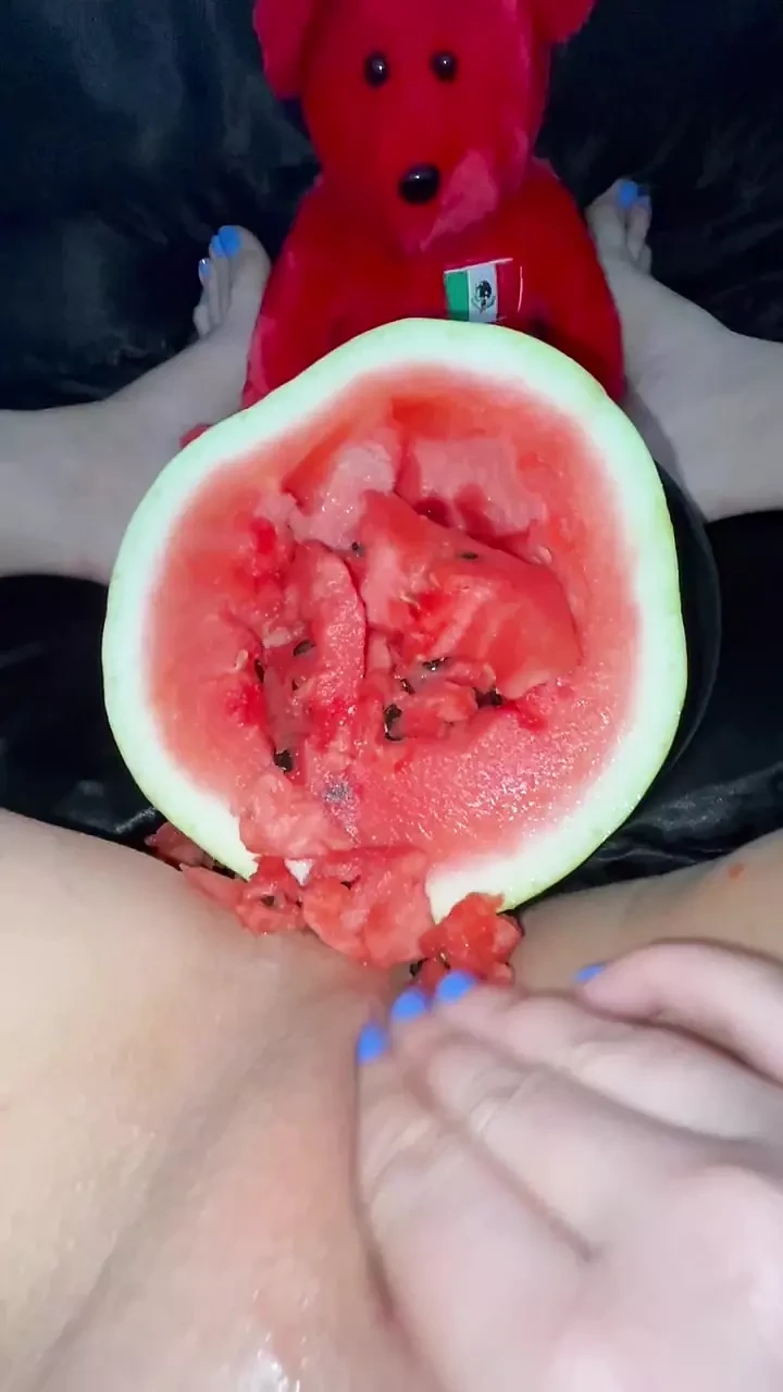 🍉 WATERMELON MULTIPLY HOMEMADE FEMALE ORGASMS- FULL ARAB LONG PORN VIDEO 2025- BEST SAUDI AMATEUR- ARABIAN SNOWWHITE KINKY MAST