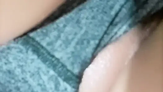 Neredeyse çıplak, böylece benden hiçbir şey almadan aletini bana sokabilebiliyorsun"