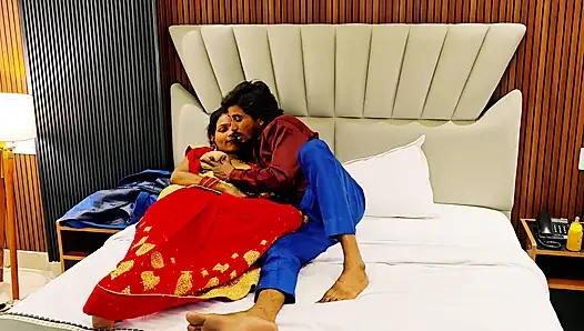 Lal pari jesi hot hardcore lady bathroom m mili uske sath sex karne ke leye bat hui phle wo na bolrhi thii fir usne soft sex karne ke leye k