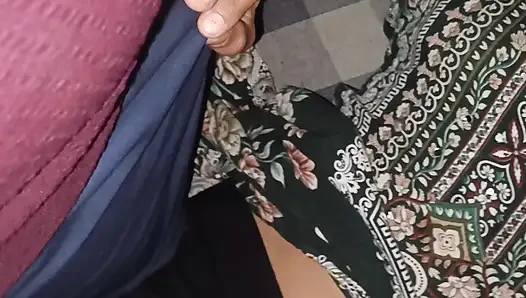 Mene meri soteli bahan ko pel diya
