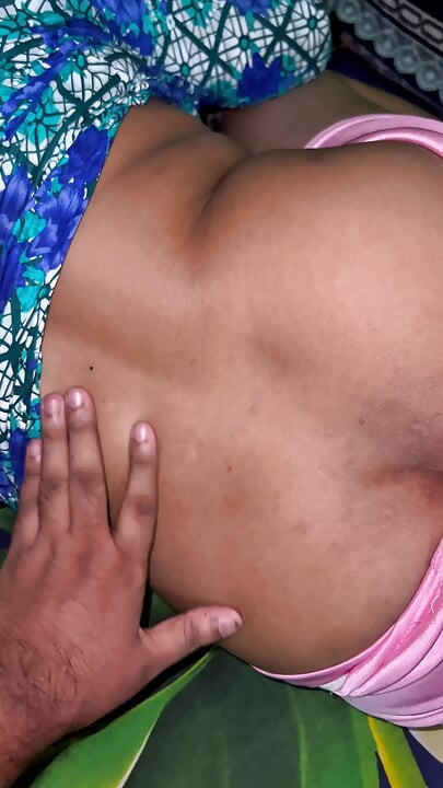 Istriku yang super hot lagi asik memijat istri desaku yang penis