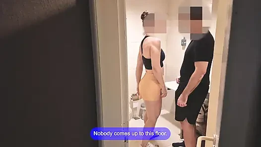 Kejutan di kamar mandi gym - cewek ini kepergok pantatnya dientot habis-habisan sampai crot di dalam