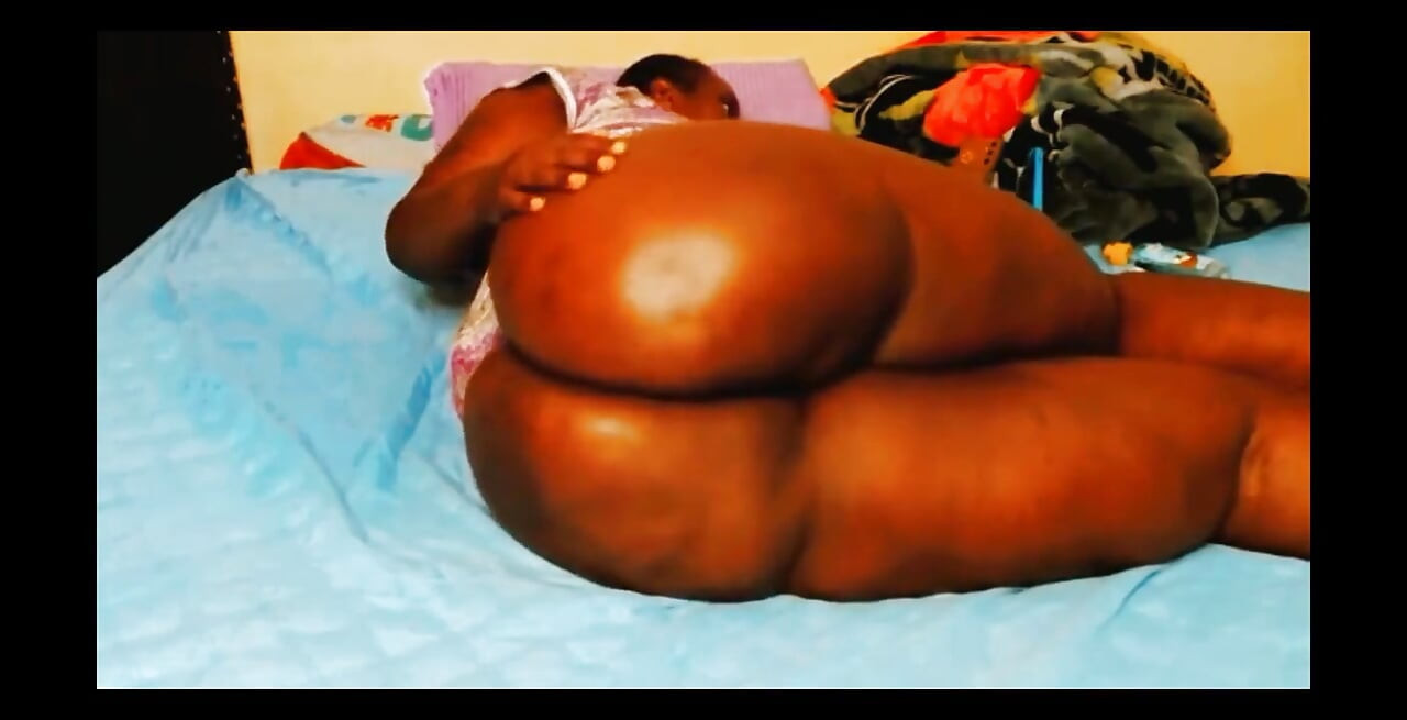 Pantat bahenol cewek ini dientot habis-habisan sampai lubangnya meng