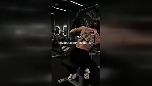 Tiktok genç kızın amcık kayması: kazara bakire maruziyeti!
