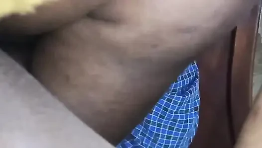 Tante seksi india lagi asik jilat memek istri temannya sendiri