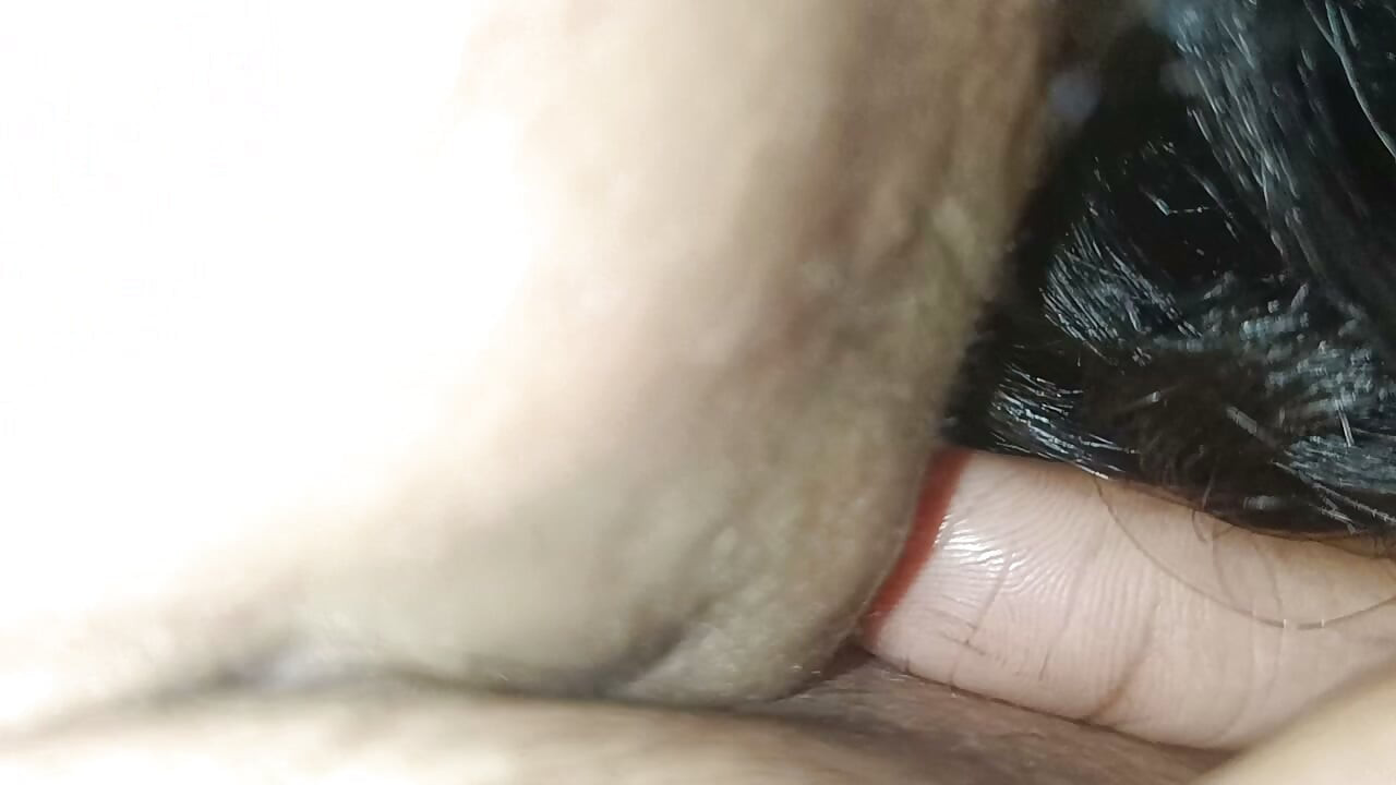 Brincadeira caseira anal com brinquedo e foda de quatro