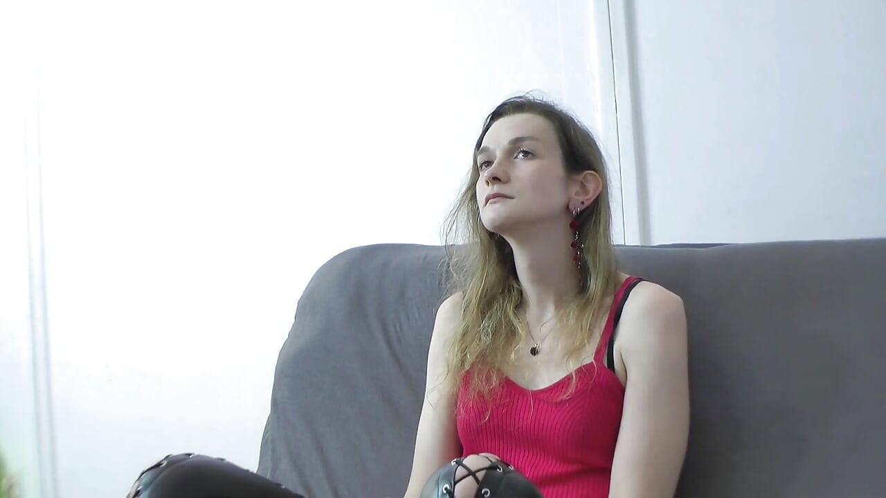 Στα παρασκήνια ενός πορνό βίντεο με πρωταγωνίστρια μια όμορφη Ευρωπαία τρανς γυναίκα.