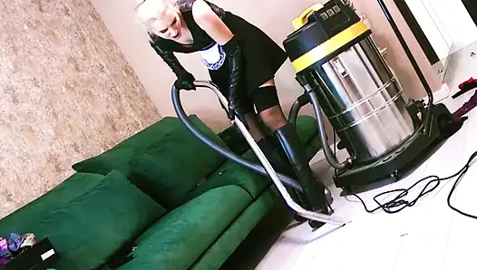 Babysitter Vacumming