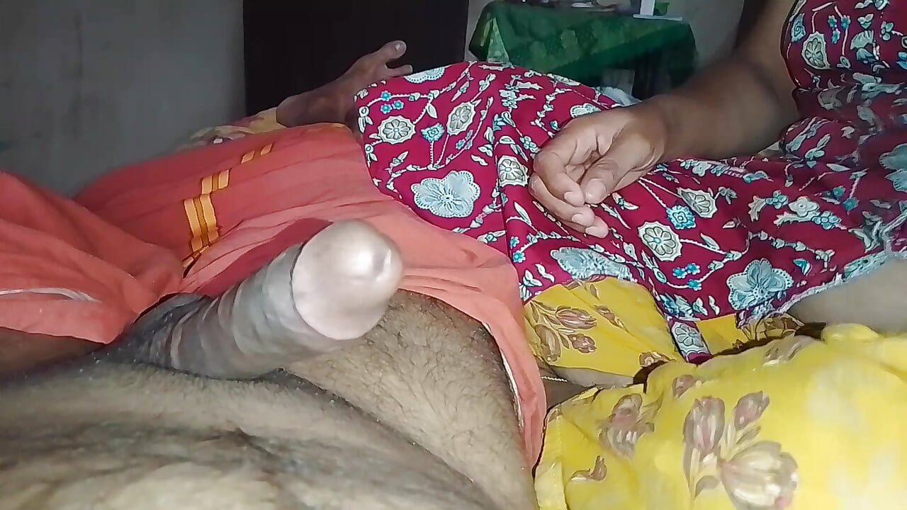 Hintli mallu kız kocasının penisini ağzına sokuyor