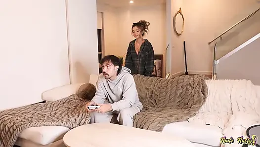 Jennifer White ve Ava Amira ile sapık üçlü seks