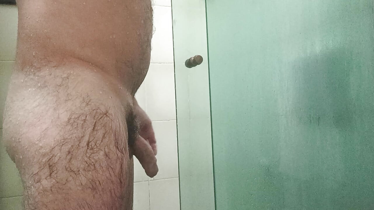 Warm bath and soft cock cumshot! Natural bodies!