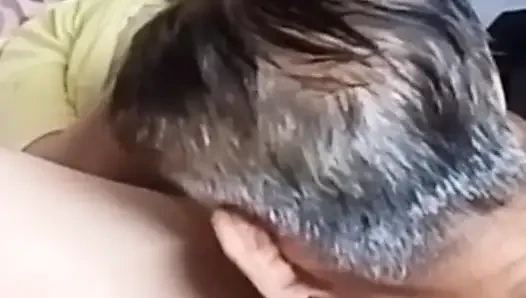 Karım çok ateşli ve azgın ben amını yalarken sikişiyor insrt 3 tür dildo fışkırtıyor ve çoklu seks zamanı orgazm oluyor